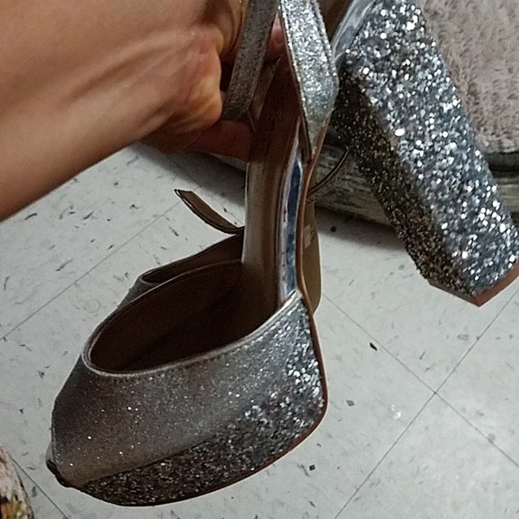 Badgley Mischka Luke Platforms - Picture 5 of 8